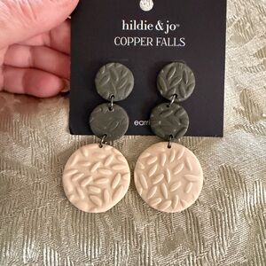 💗hildie & jo Copper Falls Navy & Beige Textured Dangle Earrings 💗 10/$20 bundle
